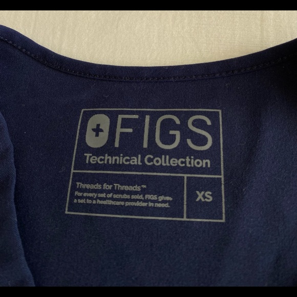 FIGS Navy Casma Top XS - Picture 2 of 2